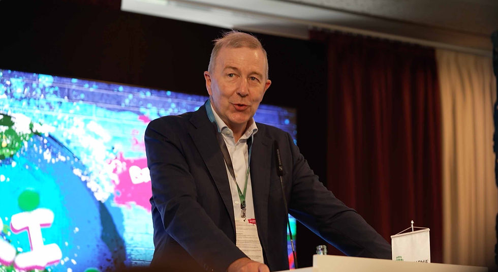 Speaker on stage at the Nutri Summit – conference video production in Berlin by Berlin Videographers