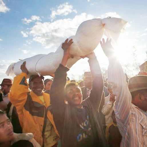 A dança dos mortos em Madagascar