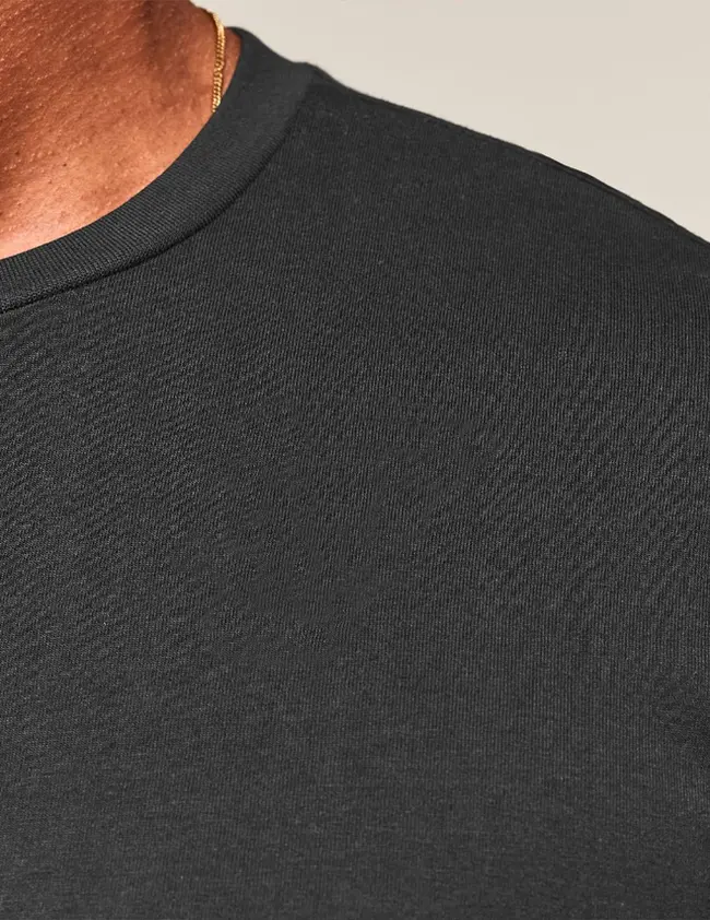Camiseta tech modal preto— secagem rápida, detalhe, Enclave