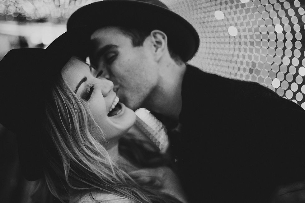 Real Engagement Session at the National Gallery of Art: A Romantic Journey Through Art and Love — photograph 15