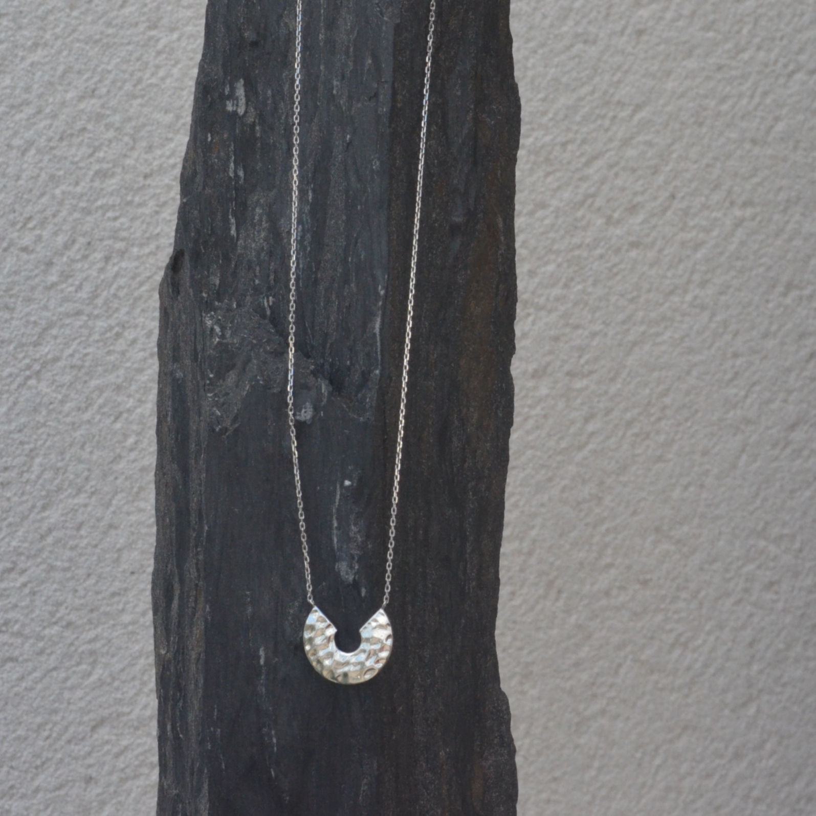 Collier Egypte martelé