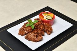2. [Meia Porção] YANGNYEOM CHICKEN