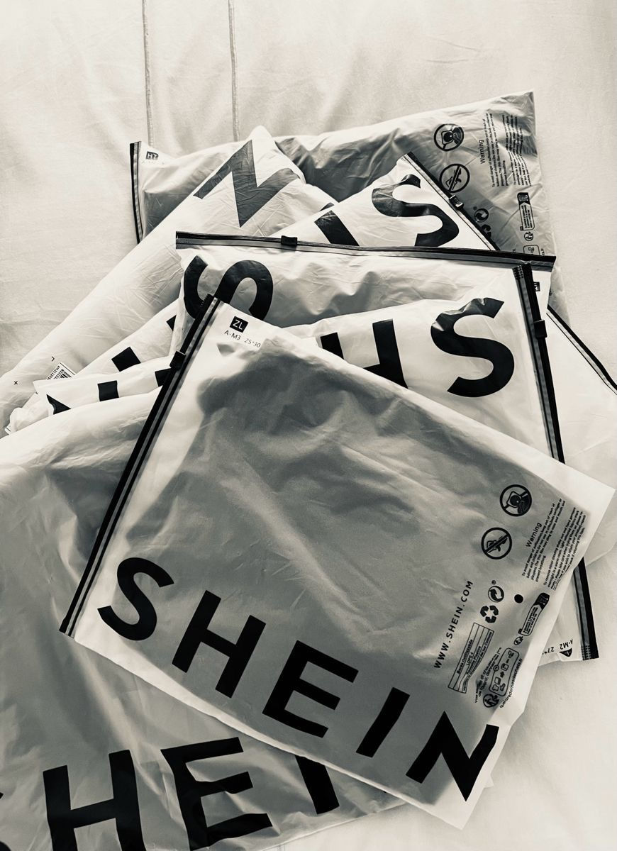Shein é multada em 40 milhões de euros na França por enganar consumidores