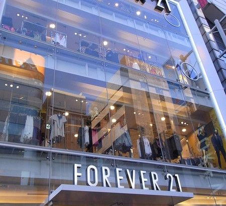 Crise no varejo: Forever 21 deve fechar 200 lojas em meio a novo processo de falência