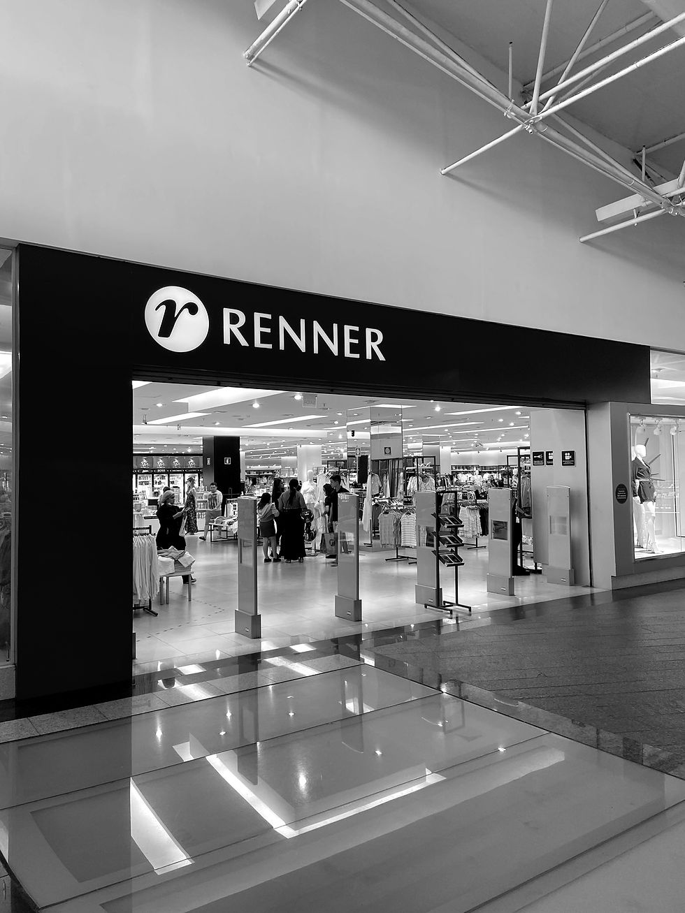 Renner deverá indenizar marca em R$ 100 mil por vender imitação de bolsa