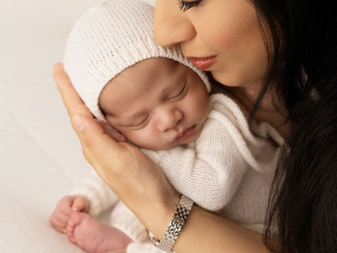 The First 21 Days: Why Your Baby’s Newborn Photos Are More Than Just Pictures