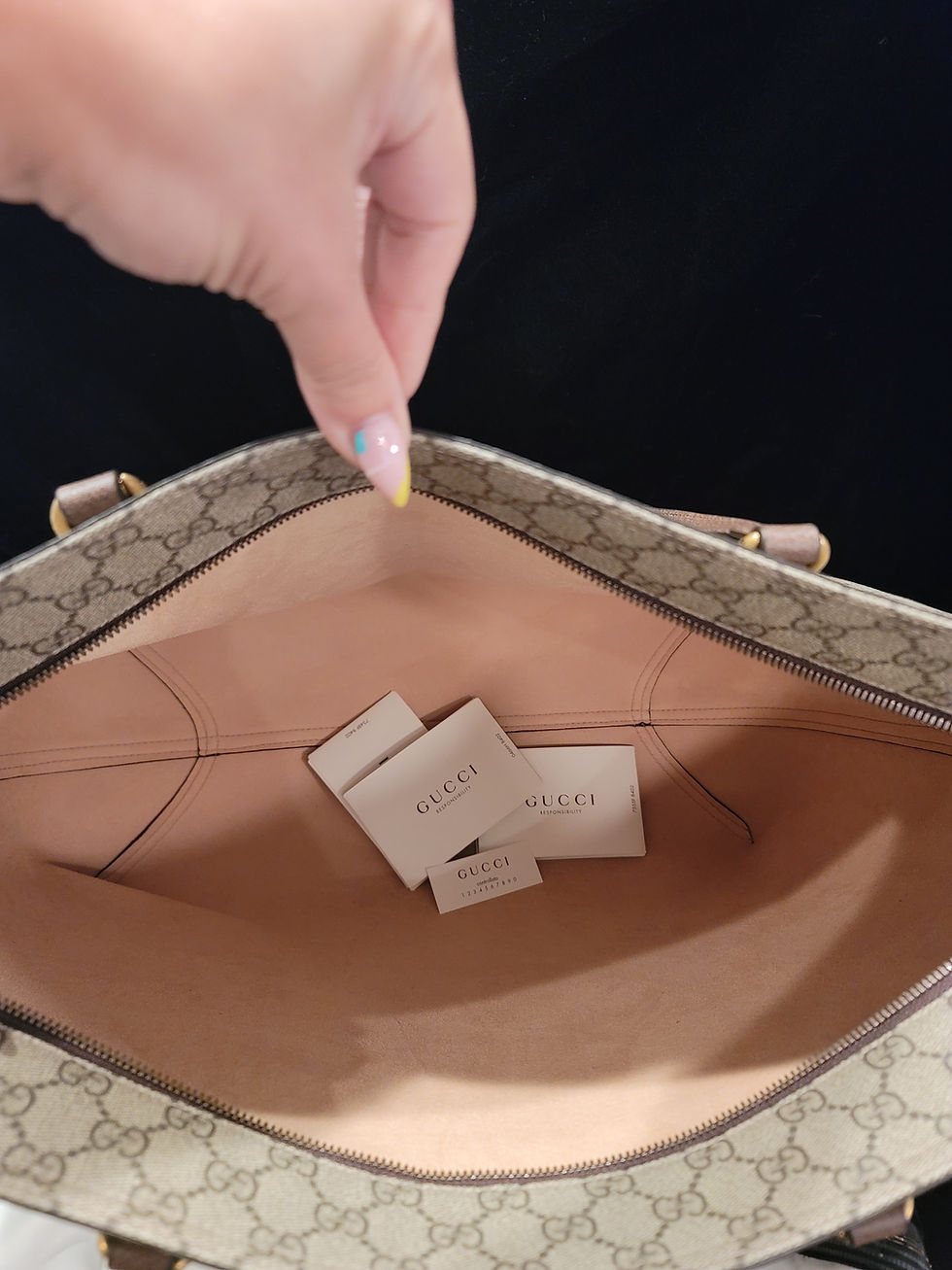 Thumbnail: Gucci ophidia medium zip tote