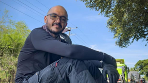 Christian Carmona, el hombre que está recorriendo Colombia a pie