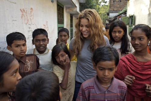 Shakira y su fundación Pies Descalzos
