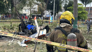 Aeronave de la Fuerza Aérea se estrelló en plena vía de Cali
