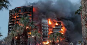 Voraz incendio consumió un edificio en Valencia, España