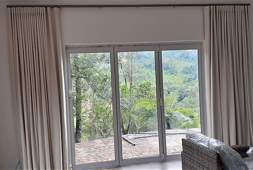 Curtains, The Curtain Cat