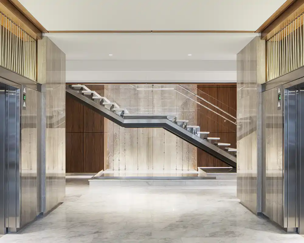 columbia-place-hotels-int-elevator-lobby_mr.webp