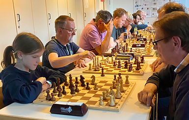 Schachspieler beim Maikäferblitz-Turnier 2025