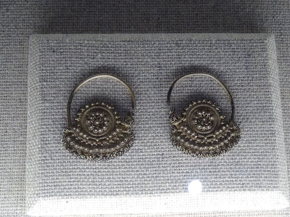 Pair of earrings