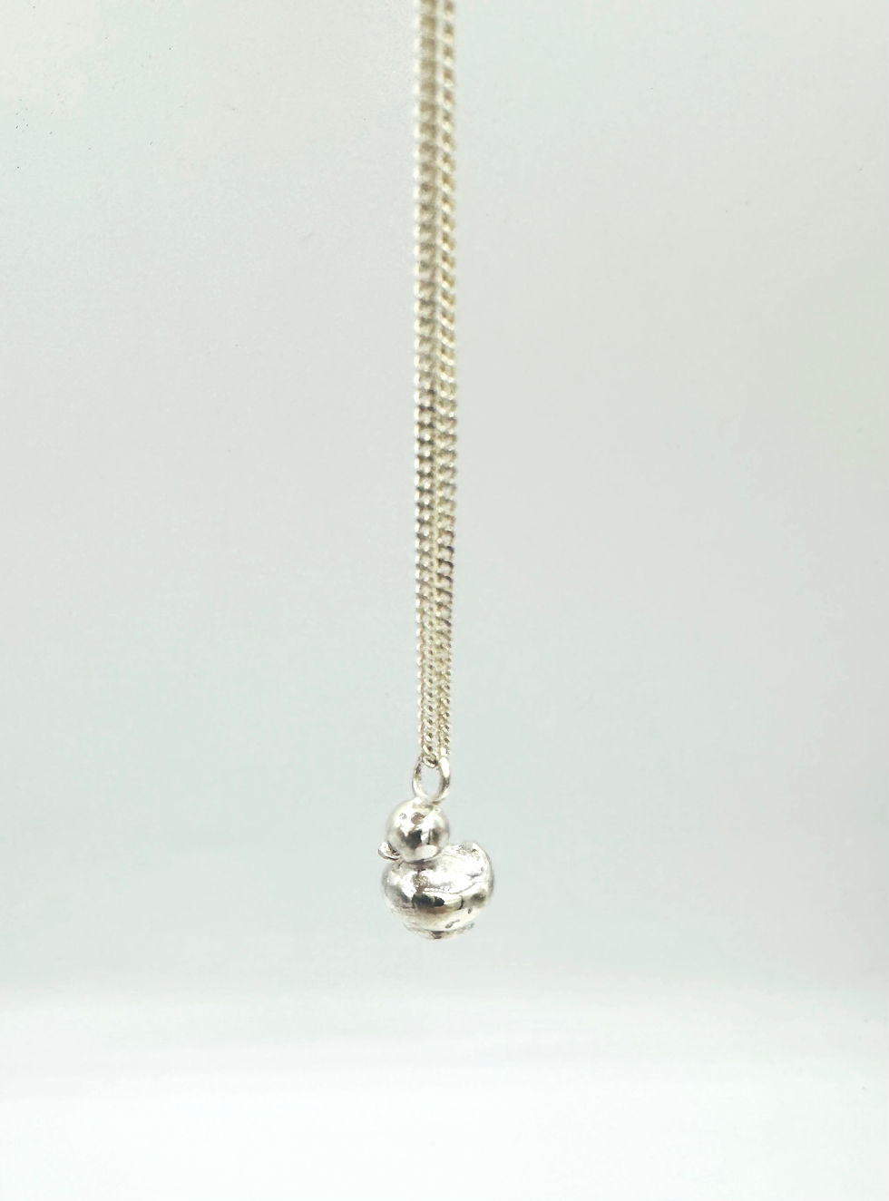 Handgemaakte zilveren 925 eendje duck hanger, modern, subtiel, lief