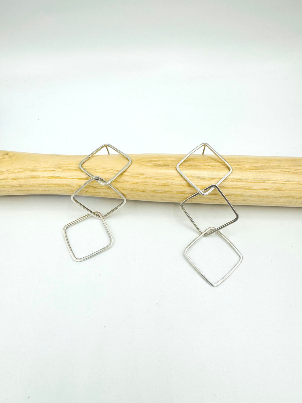 Zilveren handgemaakte statement oorbellen, stijlvol, modern, vierkantjes, uniek