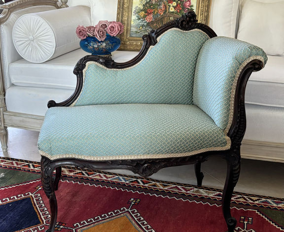 Delightful Louis XV rocaille style banquette