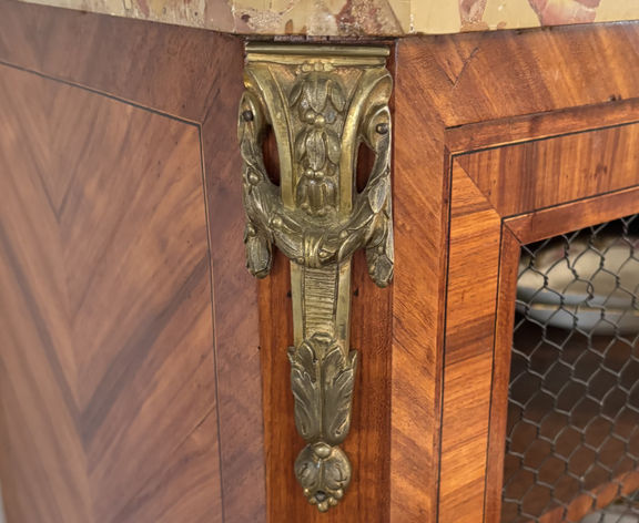 FRENCH ANTIQUE TRANSITION STYLE SHOWCASE