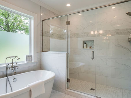 Walk-In Showers vs. Bathtubs: What Westchester Homeowners Are Choosing Today