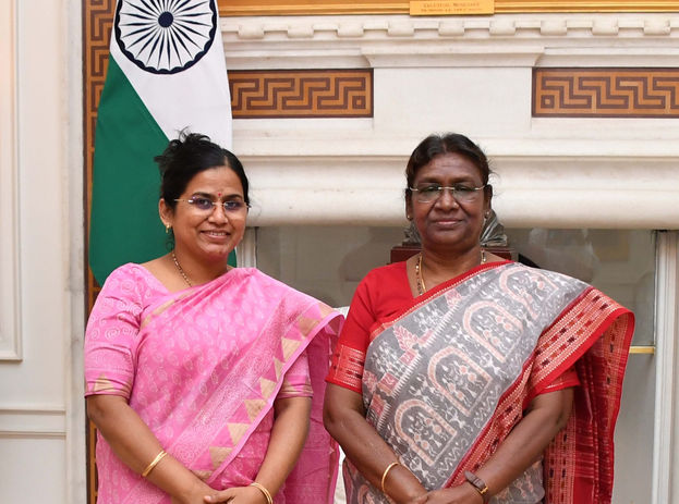 Dr. Vijaya Lakshmi with Hon'ble President Droupadi Murmu