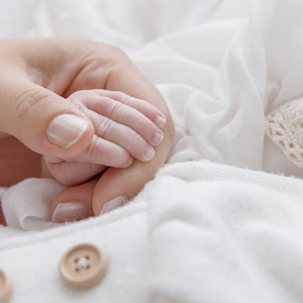 Babyhände fotografiert von Babyfotografin Saskia Rachor auf Darmstadt