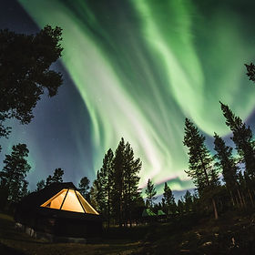 Aurora-Village-hotel-in-Ivalo-Lapland-Finland-offers-amazing-northern-lights-experiences.j
