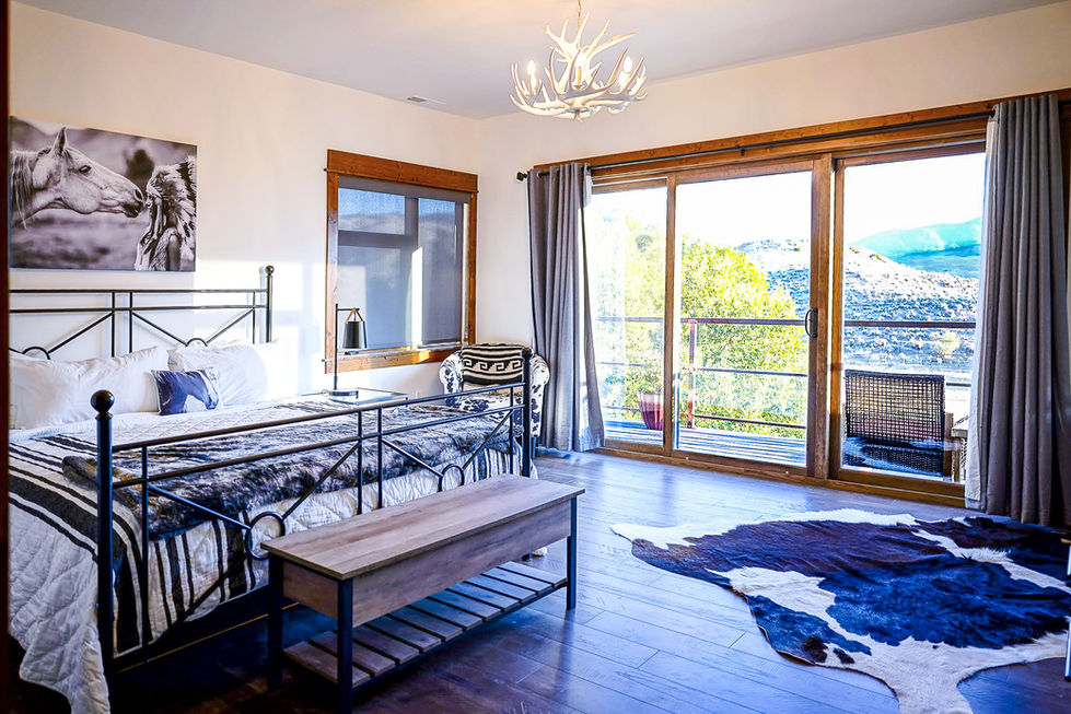 Canyon Room, King Bed, Sleeps 2