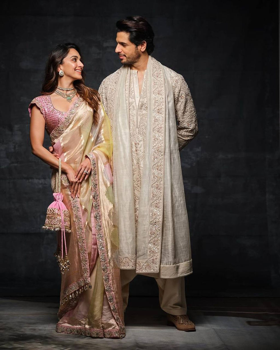 Thumbnail: Kiara Advani Pink Color Digital Printed Party Wear Saree