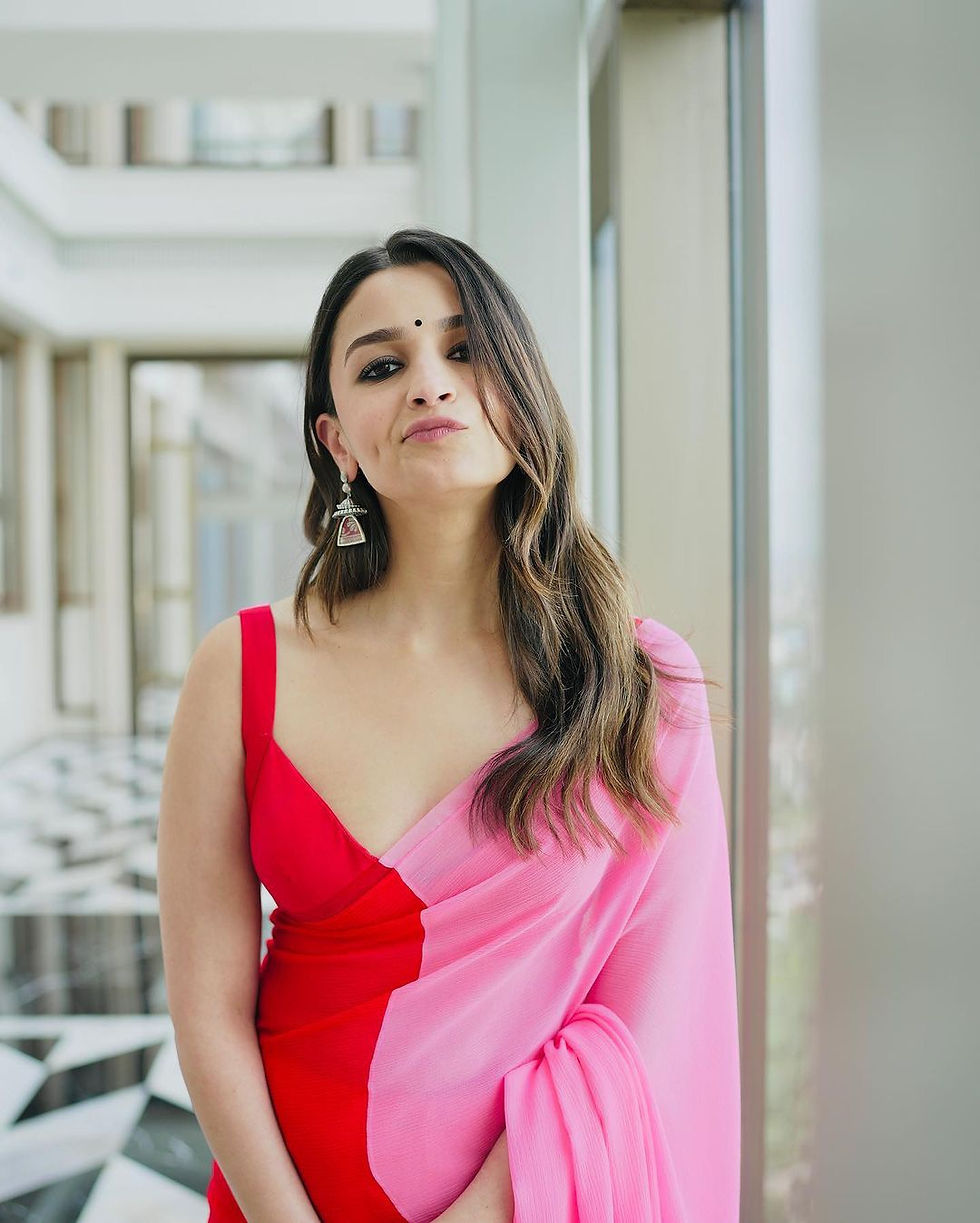 Thumbnail: Bollywood Alia Bhatt's Red and Pink Color Soft Georgette Saree