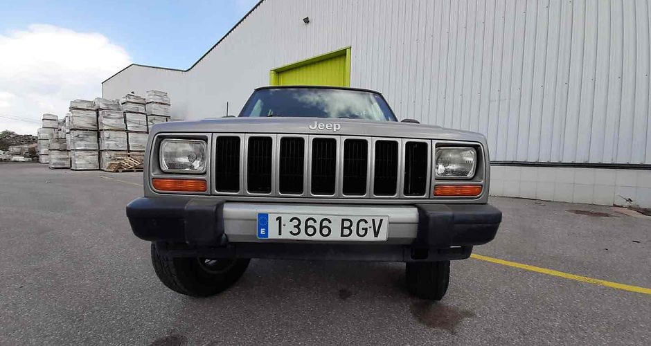 jeep-cherokee-xj-frontal.jpg