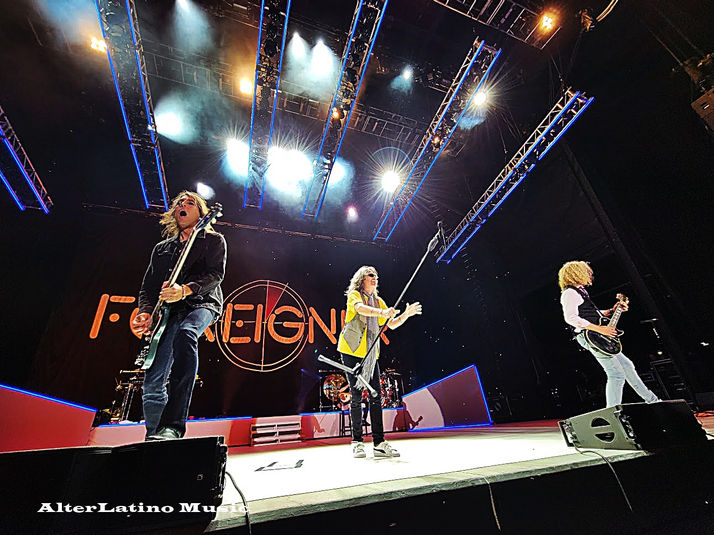 Foreigner - Rocking 'Till The End