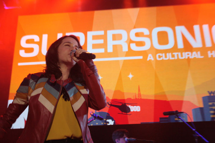 XIMENA SARIÑANA PRESENTA “AQUÍ NO HAY PENA”
