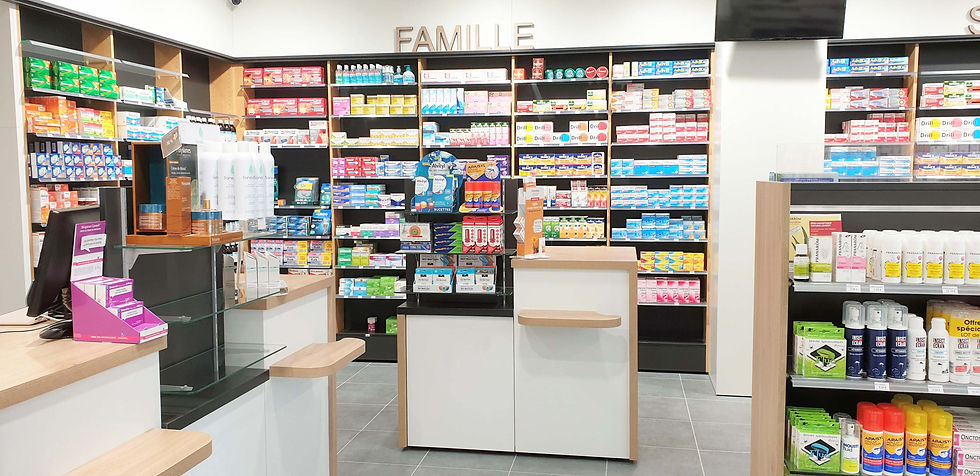 Comptoirs de vente de la pharmacie Saint Jacques à Bressuire, agencé par APM Santé, Atelier Philippe