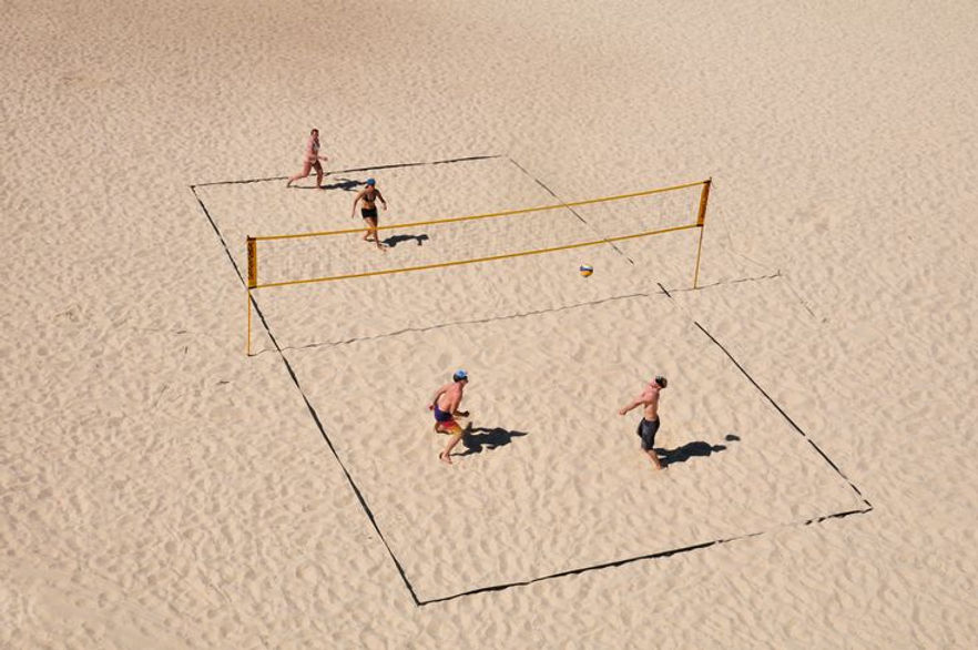 Game of beach volleyball in Australia.jpg