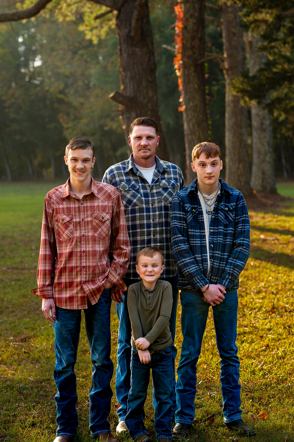 family photo in dayton, tennessee, best family photographer
