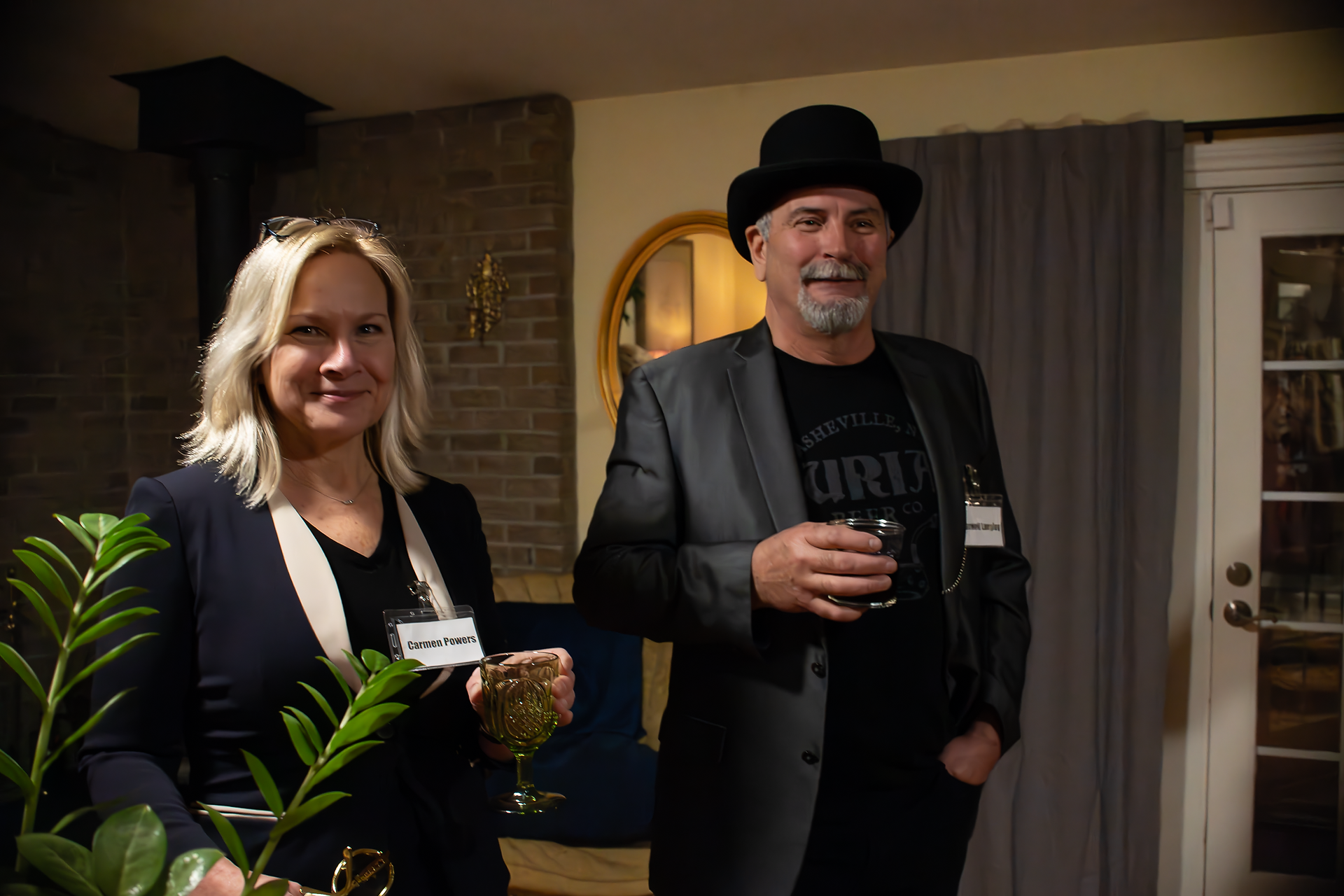 candid of a couple at murder mystery dinner in Sweetwater, Tennessee