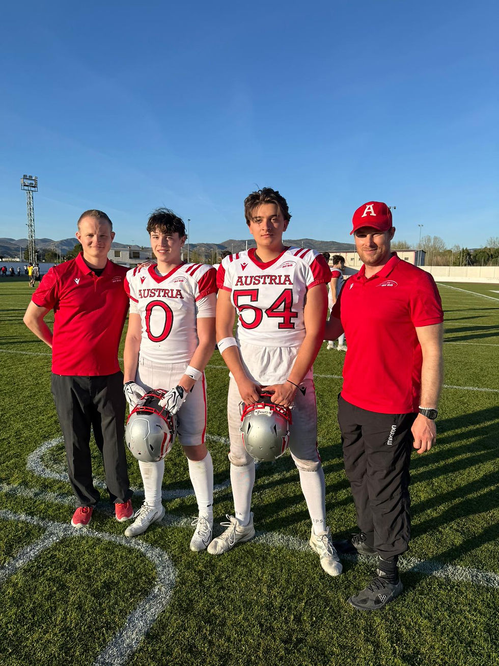 Mittendrin statt nur dabei: OC Max Puchstein, RB Jaime Hedenik, OL Florian Grafenauer und QB Coach Brandon Gorsuch