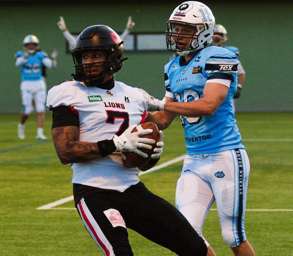 Zwei Touchdowns, als Kicker alle PAT's verwandelt aber am Ende sollte es nicht ganz reichen - WR Simon Monai mit dem Ball ©Hannah Schneider