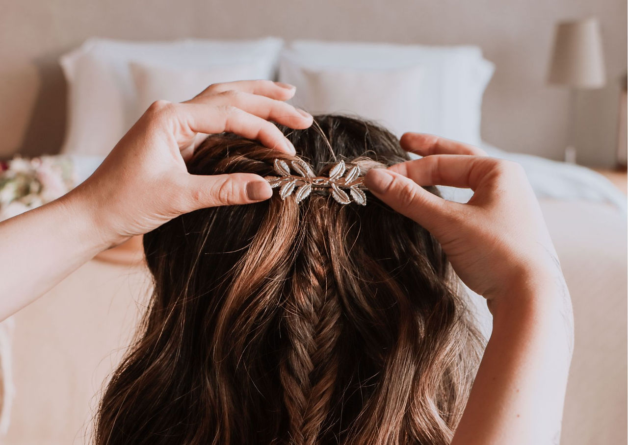 noiva com acessorio de cabelo