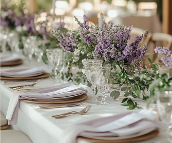 table de mariage provençale avec décoration naturelle et élégante