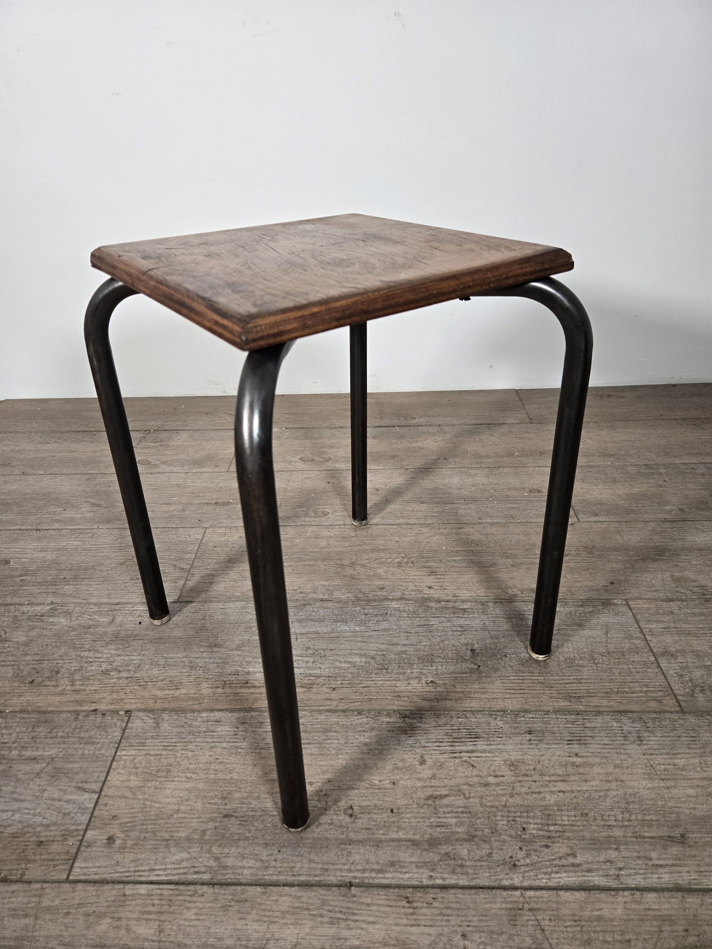 フランス アンティーク  インダストリアル スツール ４脚スツール　シンプル　カッコいい　ショップディスプレー　店舗什器