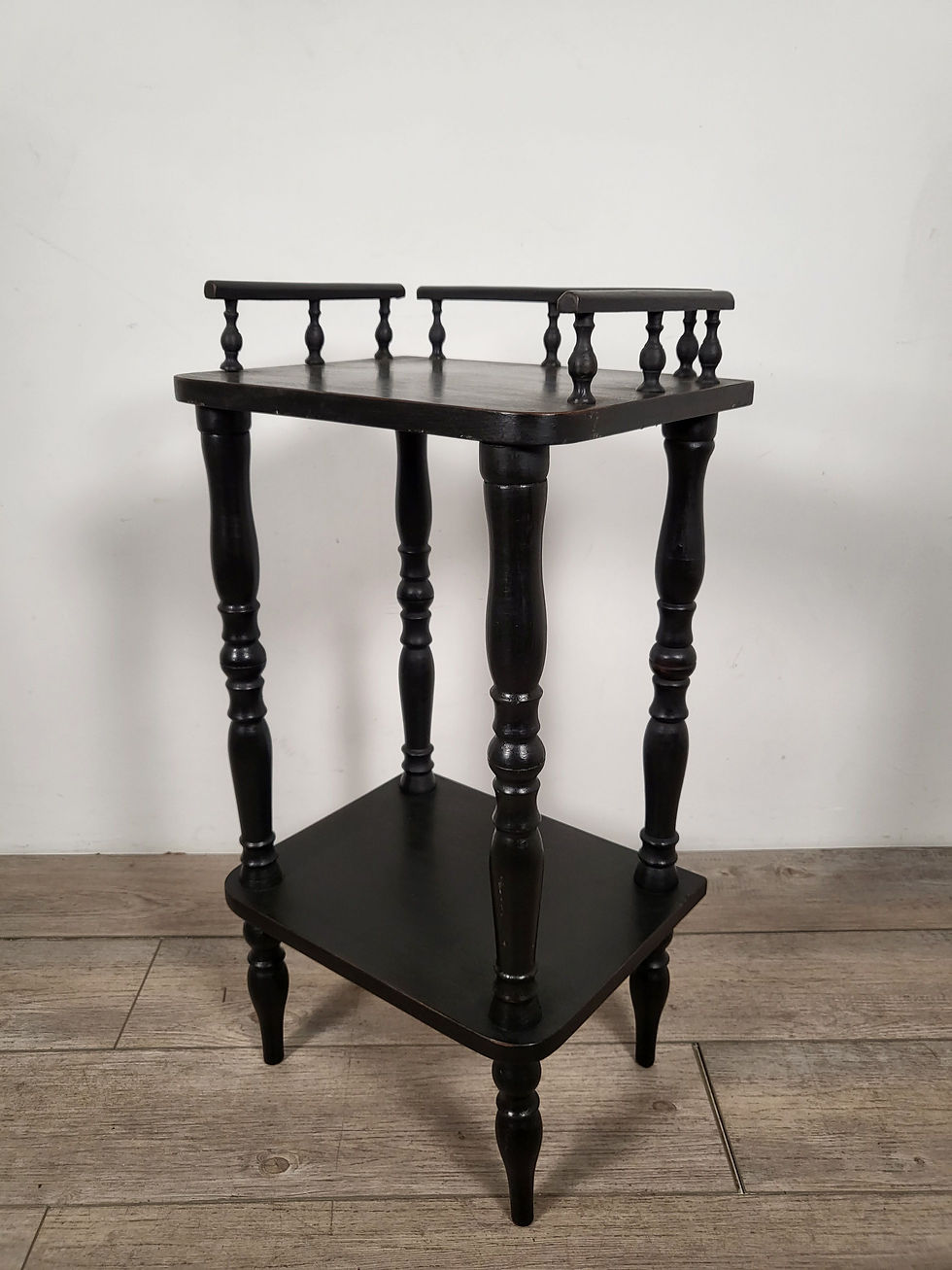 フランスアンティーク ヴィンテージ木製ナイトテーブル ブラックな家具 ショップデイスプレイ 店舗什器