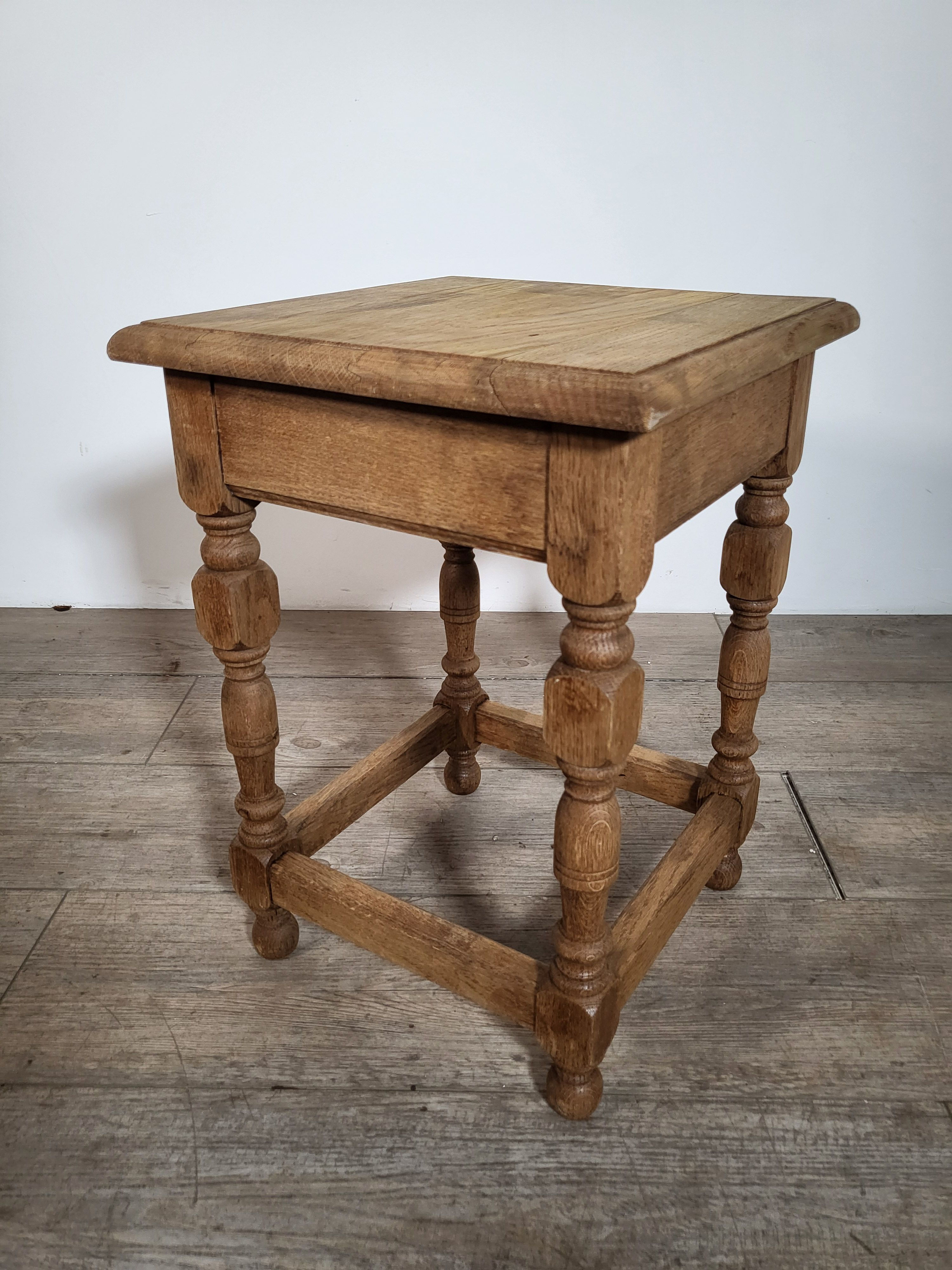 フランスアンティーク　ロレーヌスツール　人気の高い　座りやすい椅子  B