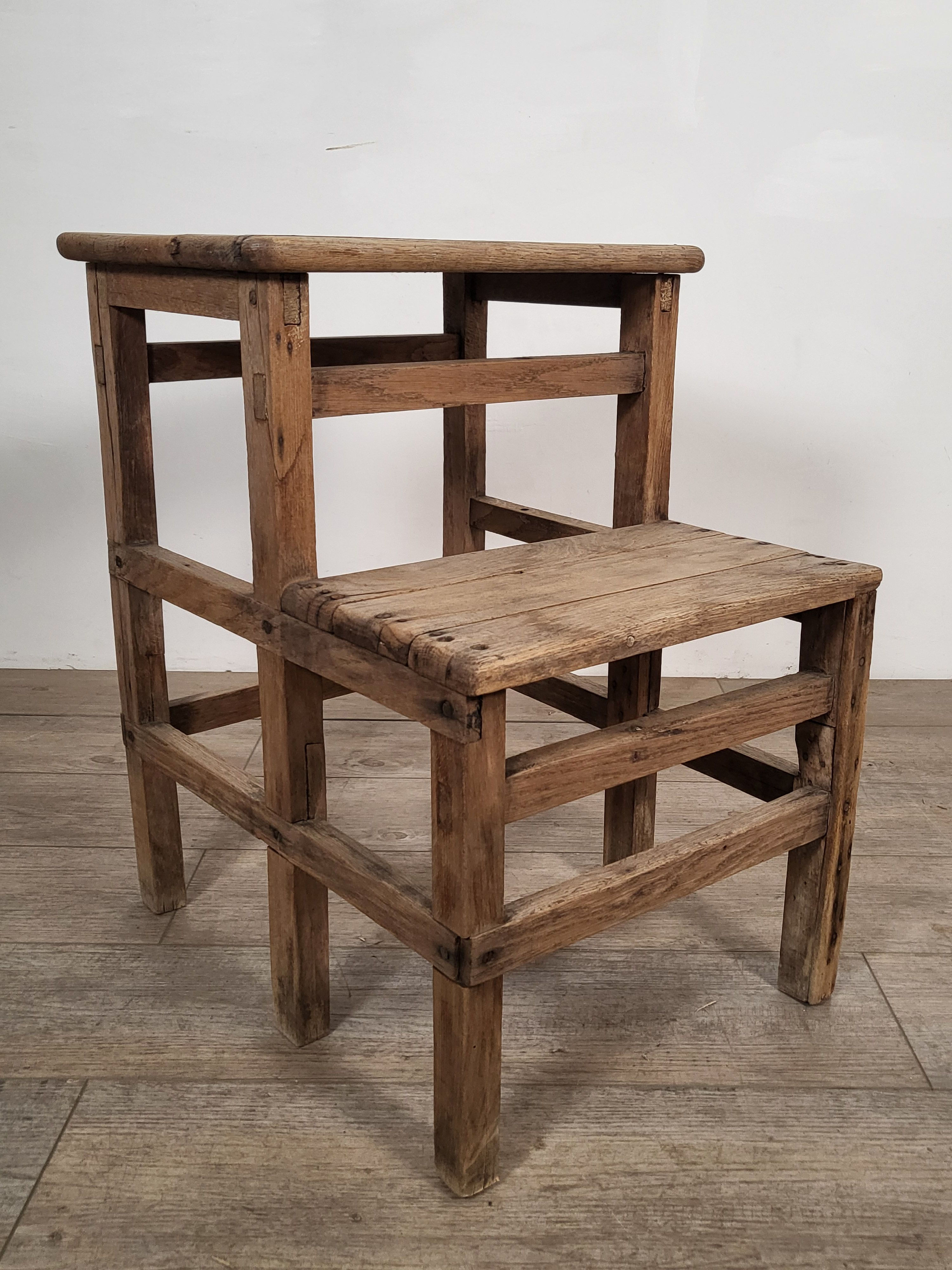 フランスアンティーク 飾り棚 踏み台 木の朽ちた家具 お洒落家具 シンプルな家具 店舗什器 ショップディスプレー