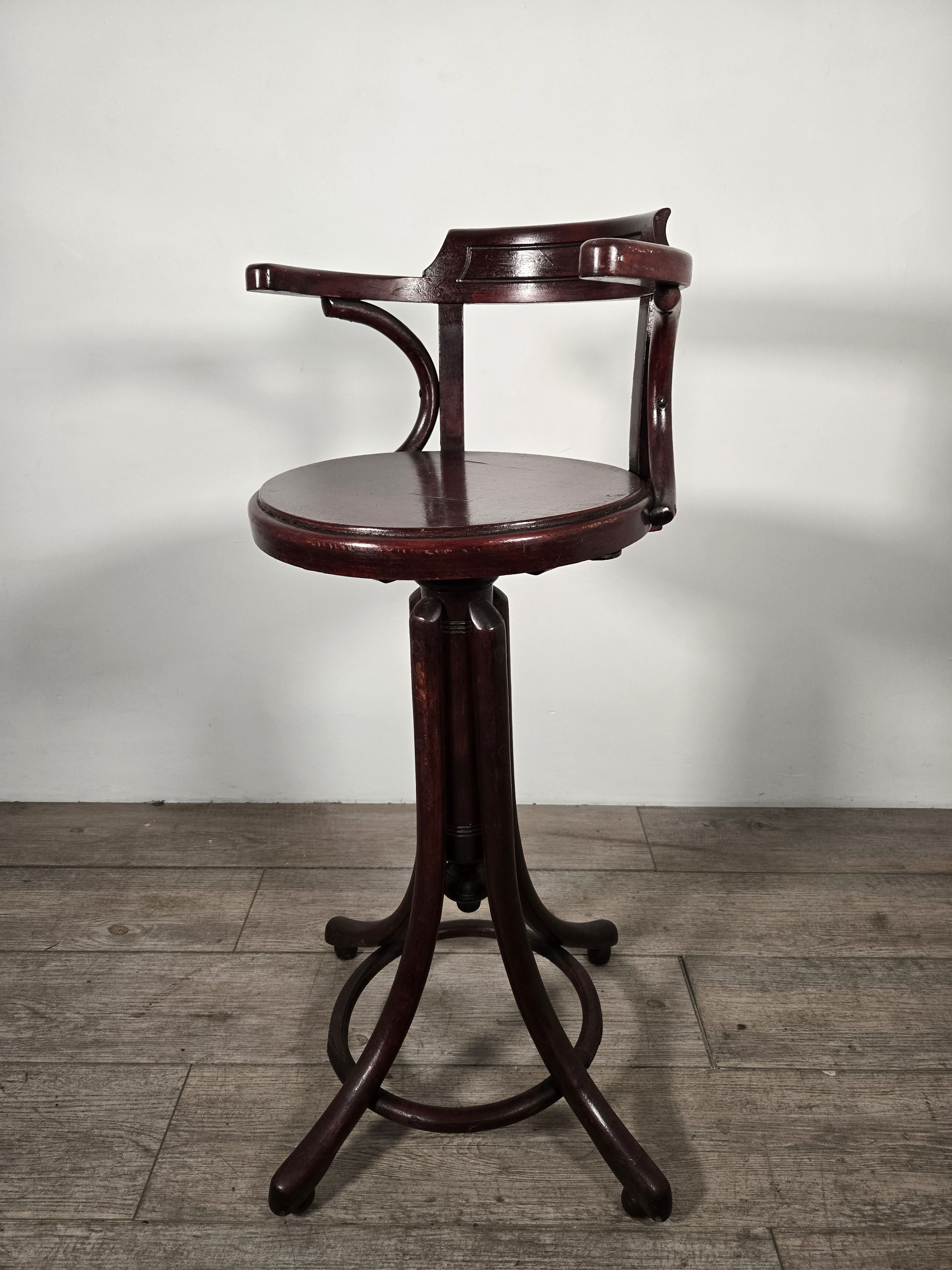 フランス アンティーク  木製美容室の椅子　子供用　ヘアーサロン用　トーネットチェア？　GROSS＆ADORION社　ショップディスプレー