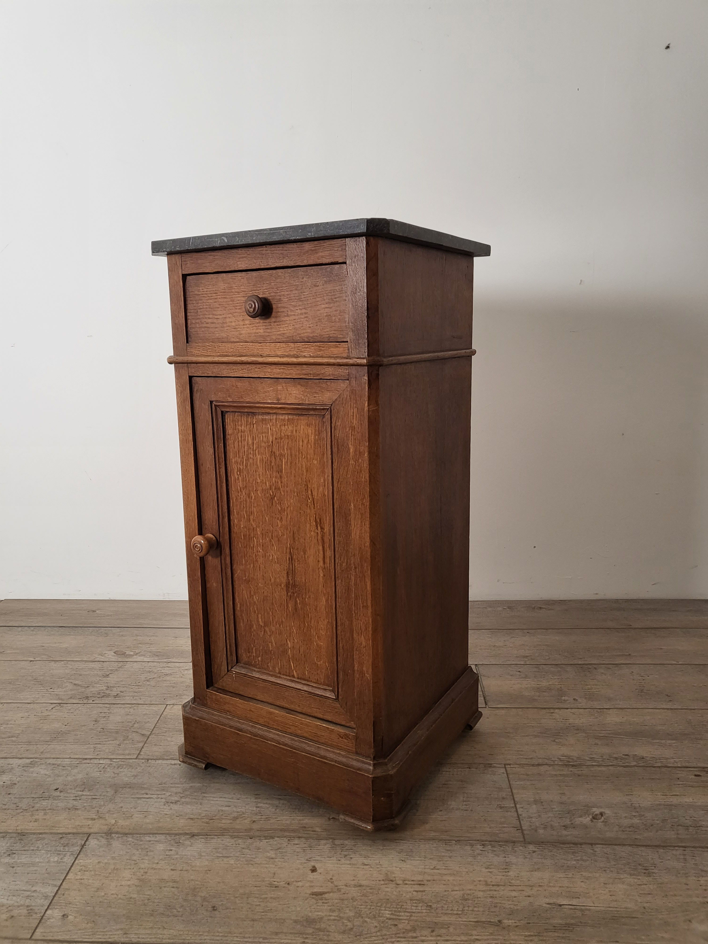 フランスアンティーク　木製ナイトテーブル