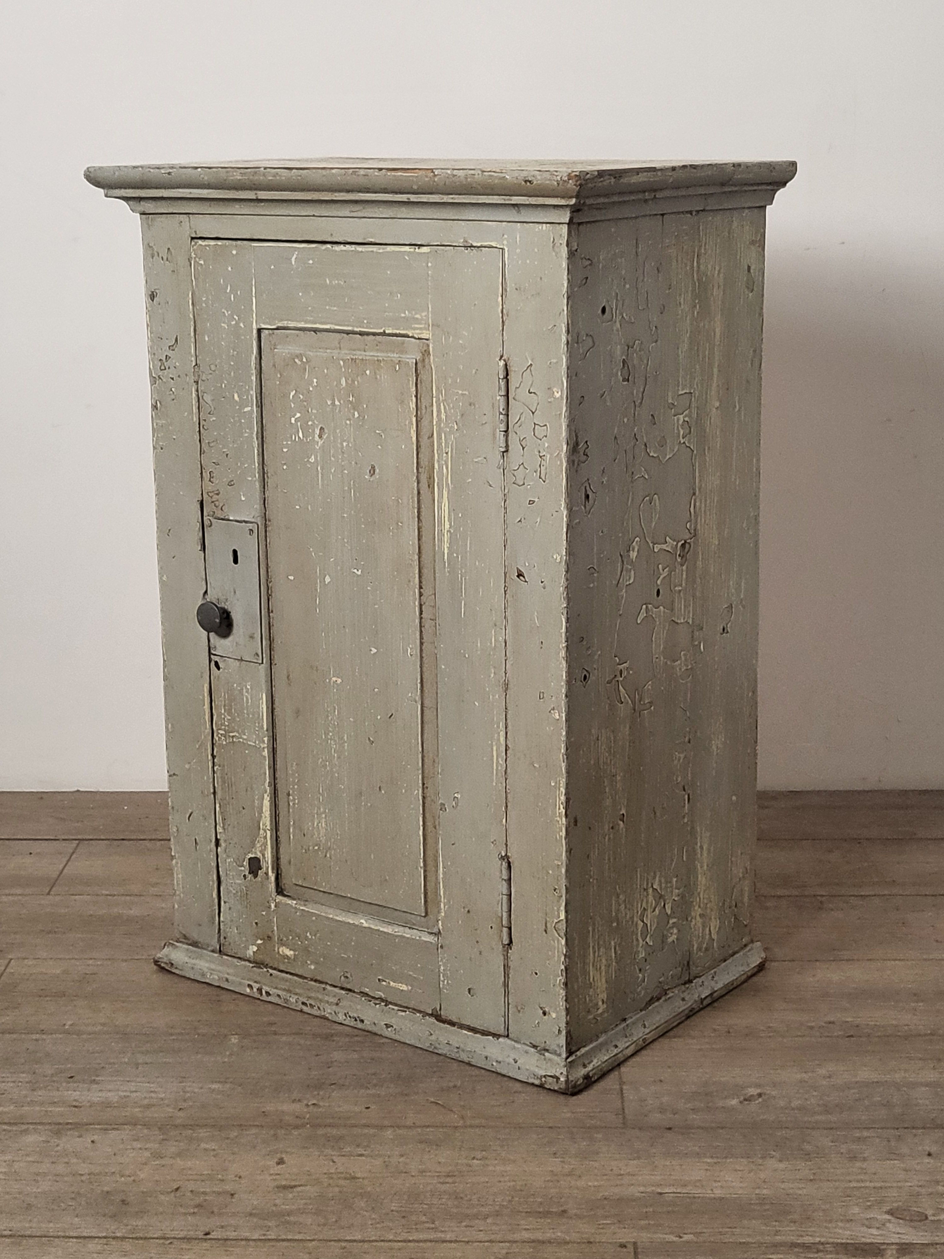 フランス アンティーク　ブルーグレイ　チェスト　小さめの棚　カウンター　お洒落な家具　シェルフ 棚   　ショップデイスプレイ