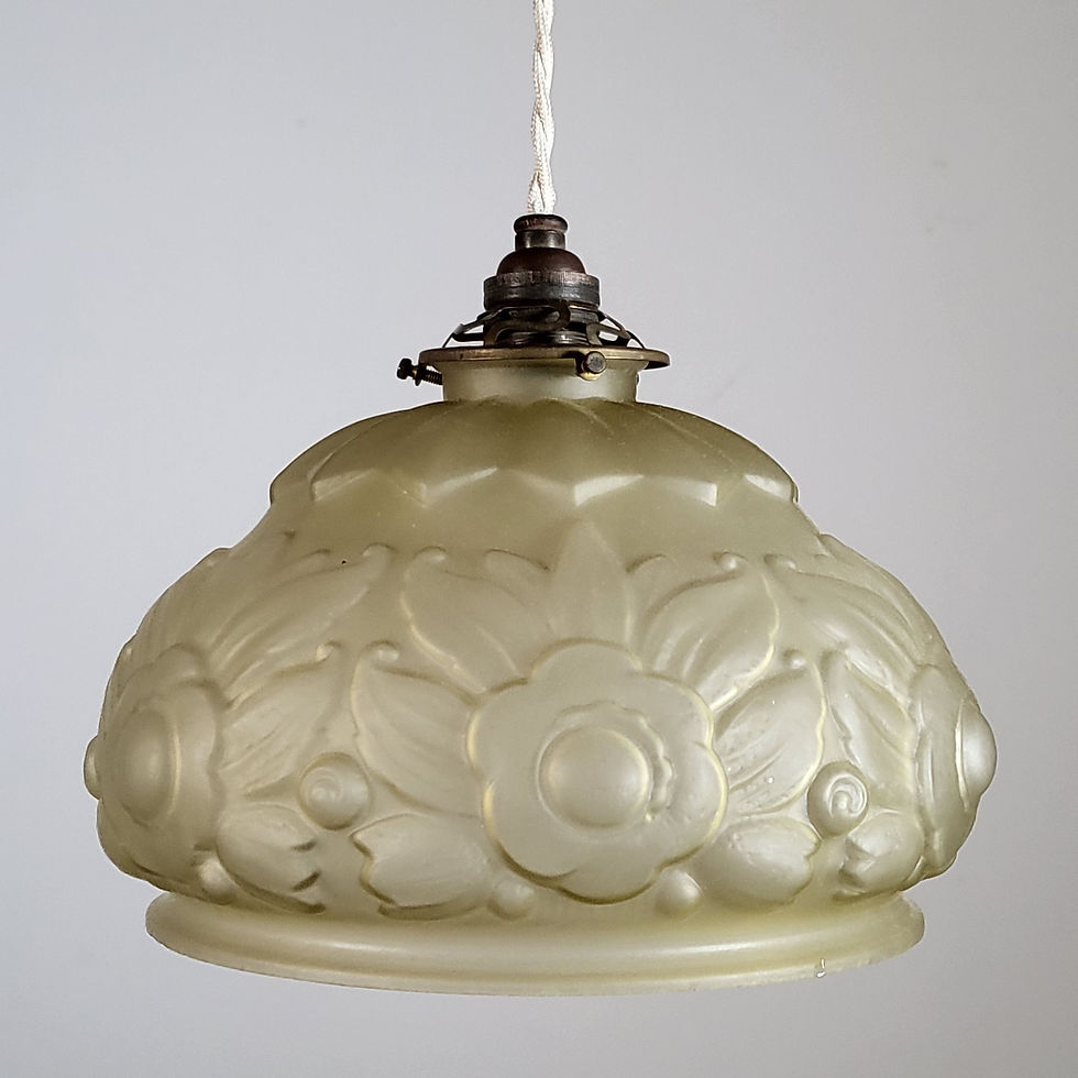 フランスアンティーク 1920年代の吊り下げ ガラス ランプ アールデコ調ランプ ライトイエローランプ 存在感ランプ カフェ 店舗什器.