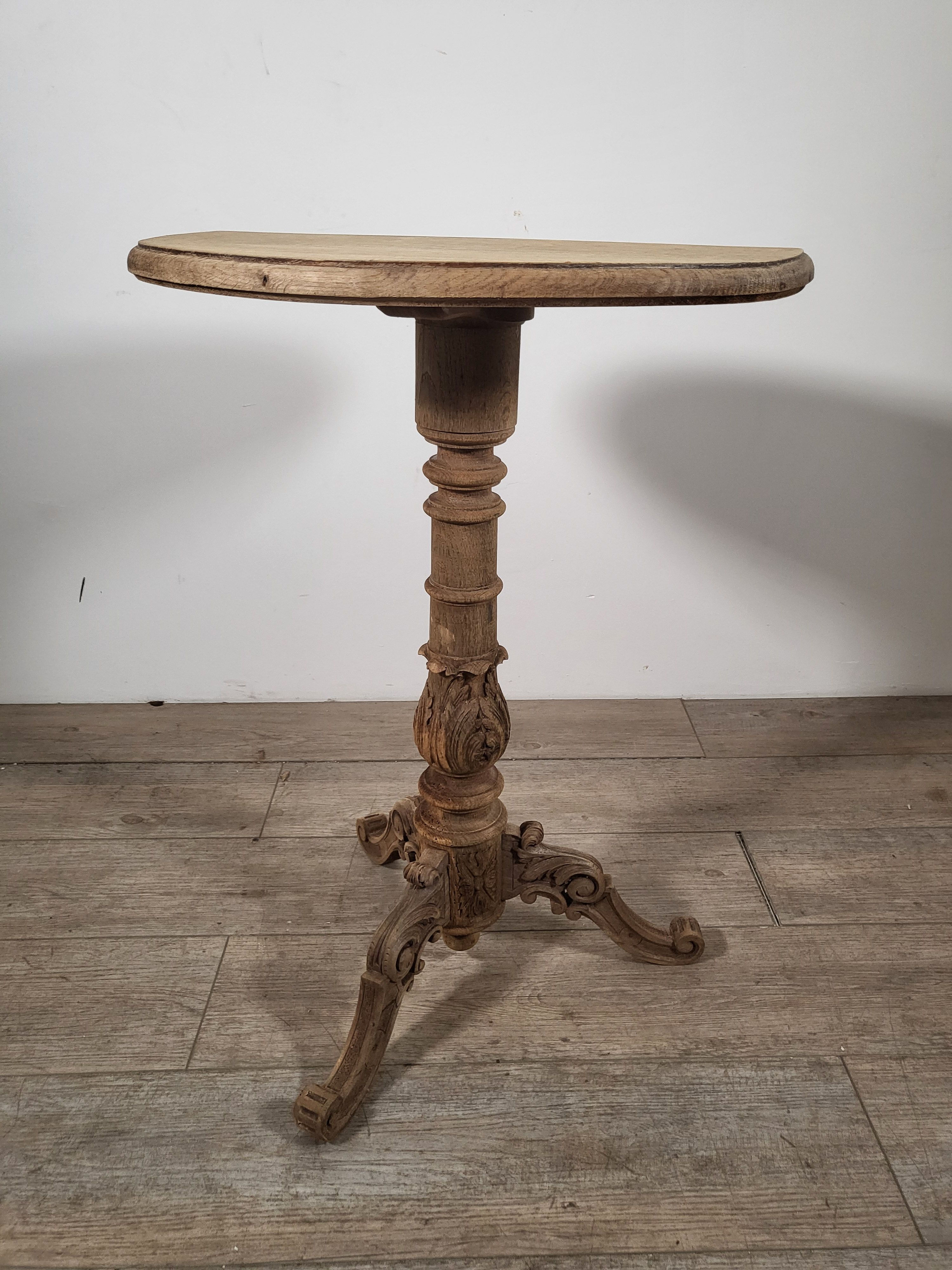 フランスアンティーク　円形テーブル　サイドテーブル　カフェテーブル　デザインが良い　シンプル　ショップディスプレー　店舗什器